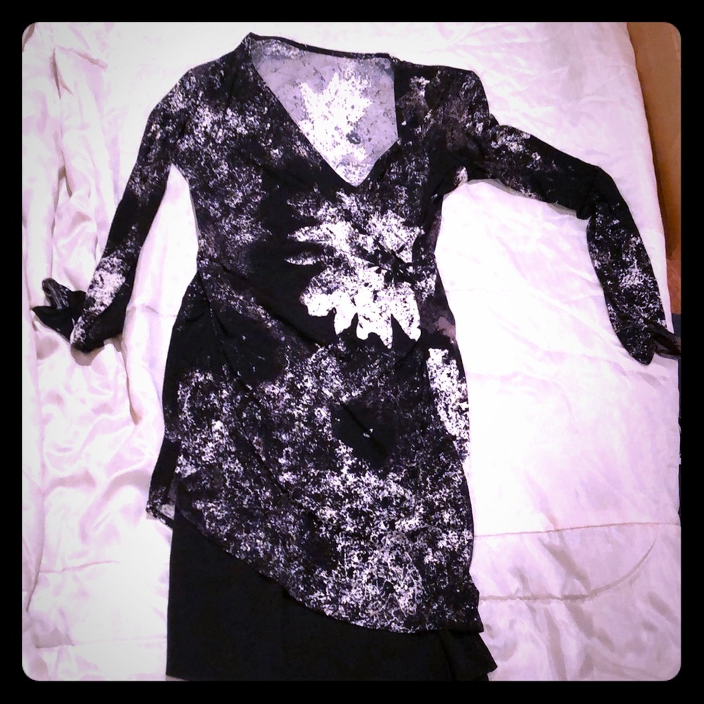 Beautiful v neck two-tiered stretch material dress